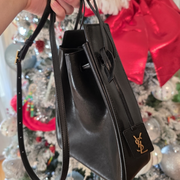 Chic Black Leather Crossbody Bag - Picture 8 of 8